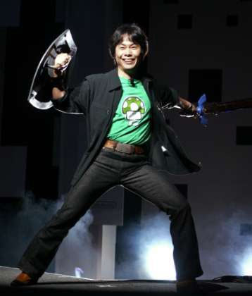 File:Miyamoto E3 2004.jpg