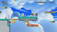 Le piattaforme freccia in New Super Mario Bros. U (in alto) e in New Super Luigi U (in basso)