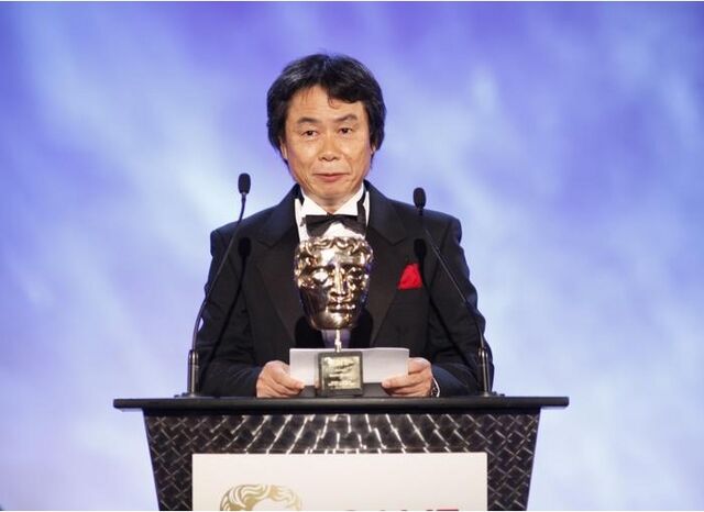 File:Miyamoto premiazione.jpg